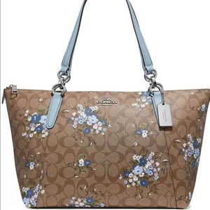 COACH AVA TOTE SIGNATURE CANVAS WITH FLORAL PRINT